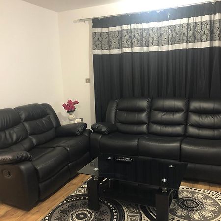 Luxury Kingsize Bedroom With Private Bathroom Northolt  外观 照片