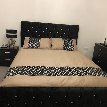 Luxury Kingsize Bedroom With Private Bathroom Northolt  外观 照片